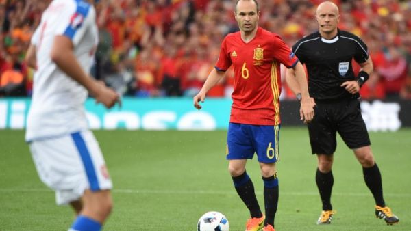 إنييستا خلال المباراة