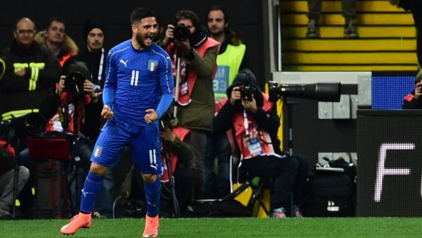 إنسينيي يحتفل بهدفه