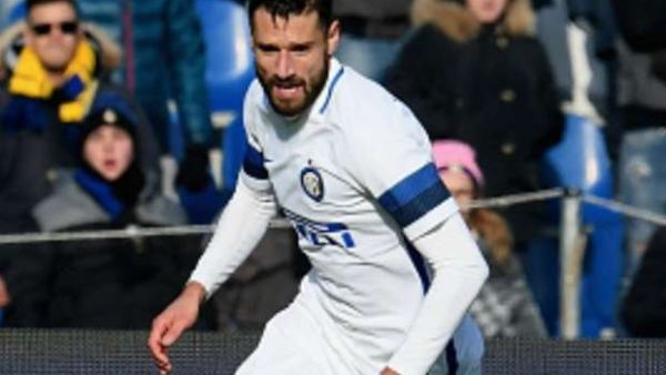 كاندريفا يقود النيراتزوري للفوز