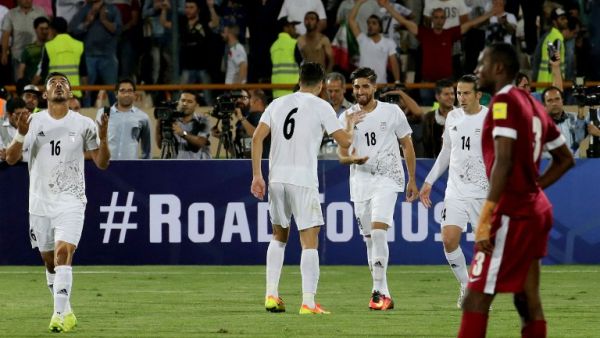 Iran's Alireza Jahan Bakhsh (3rd L) celebrates after scoring a goal during their World Cup 2018 Asia qualifying football match between Iran and Qatar at the Azadi stadium in Tehran on September 1, 2016. Iran won 2 - 0.
ATTA KENARE / AFP