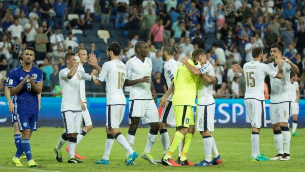 Italian players celebrate their victory at the end of the World Cup 2018 qualifier football match Israel vs Italy at Sammy Ofer Stadium in Haifa, on September 5, 2016.
JACK GUEZ / AFP