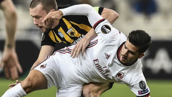 صراع على الكرة بين أندريه سيلفا (يمين) وياكوب يوهانسون