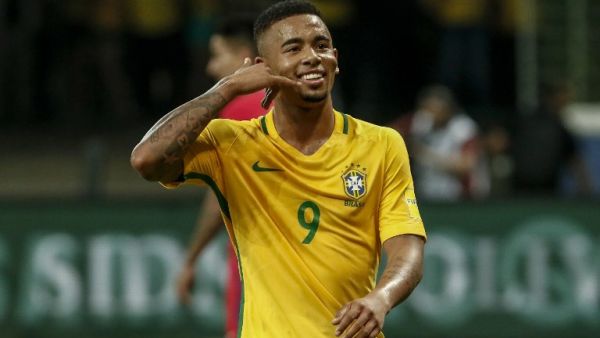 جيزوس يحتفل بهدفٍ له خلال المباراة