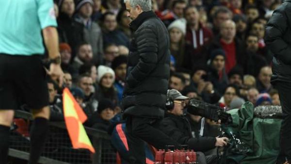 مورينيو يغادر الملعب بعد طرده