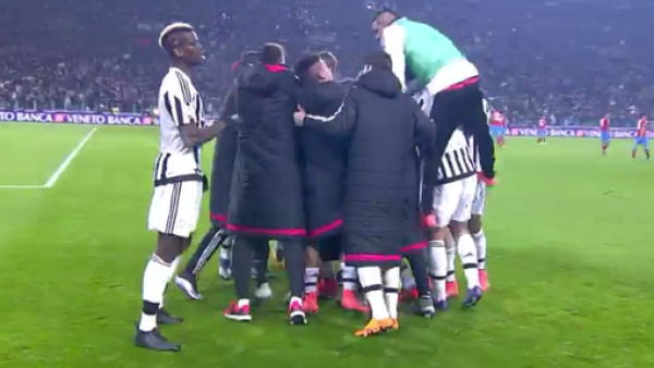 لاعبو يوفنتوس يحتفلون بالهدف