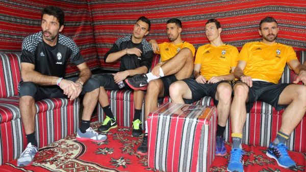 (from L to R) Juventus' Italian goalkeeper Gianluigi Buffon, Italian goalkeeper Emil Audero, German midfielder Sami Khedira, Swiss defender Stephan Lichtsteiner, and Italian defender Andrea Barzagli gather after a training session in Doha on December 21, 2016, two days before the Italian Super Cup final football match between Juventus and AC Milan in the Qatari capital.
KARIM JAAFAR / AFP