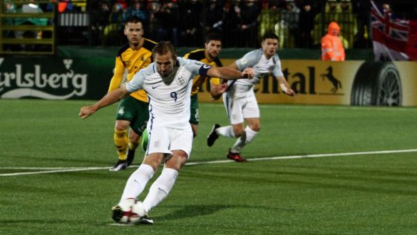 كاين ينبري لتسديد ركلة جزاء فوز إنجلترا على ليتوانيا