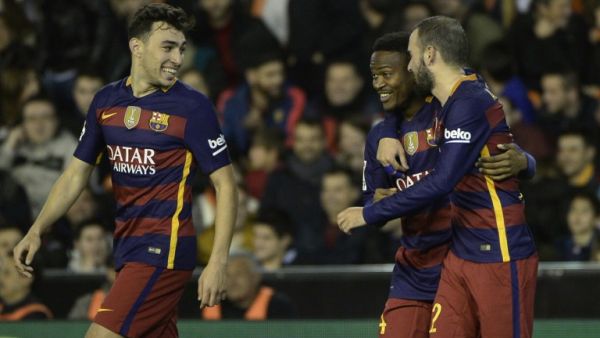 كابتوم (وسط) يحتفل بهدفه