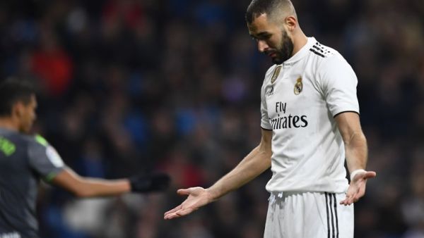  The French striker has decided against an operation with his side in the midst of an injury crisis 