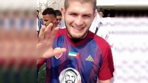 He is a firm favourite among fight fans; rumoured to be planning a fight with undefeated boxer Mayweather (Photo: Twitter)