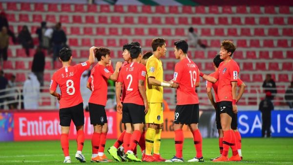 South Korea survived a scare against Bahrain to reach the last eight of the Asian Cup, thanks to Kim Jin-su's winner in extra time. 