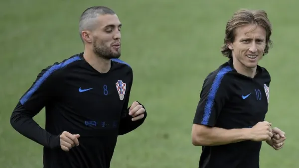 مودريتش وكوفاتشيتش خلال تدريبات منتخبات كرواتيا في كأس العالم 2018