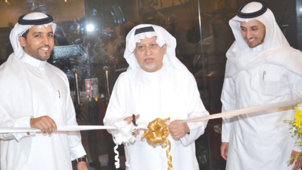From left: Nasser Al Zamil, Dr. Abdulrahman Al Zamil, Chairman of the Council of Saudi Chambers (CSC), and Dr. Badr Al-Shibani, CEO of Wazen Fitness Solutions, during the cutting of ceremonial ribbon (source: Saudi Gazette)