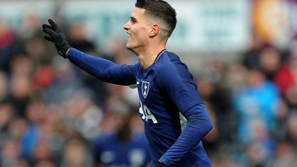 لاميلا يحتفل بهدفه