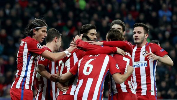لاعبو أتلتيكو يحتفلون بأحد الأهداف