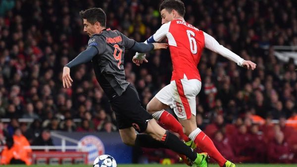 كوسييلني (يمين) يتسبب بركلة الجزاء التي مكنت بايرن ميونخ من قلب النتيجة