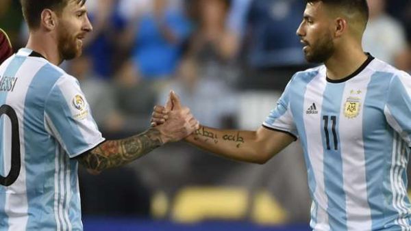 صورة أرشيفية لأغويرو وميسي