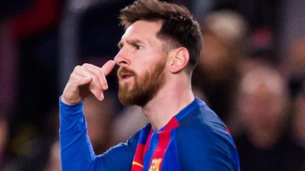 ميسي وحركة الهاتف