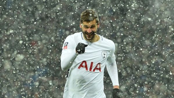 يورينتي يتألق ويمنح سبيرز فوزاً مهماً