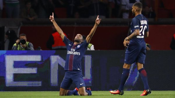 مورا يحتفل بهدفه