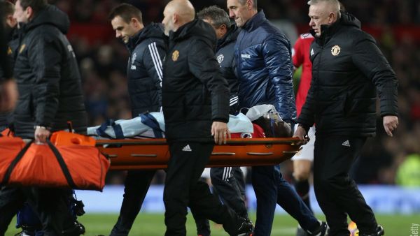 لوكاكو يغادر الملعب بعد تعرضه للإصابة