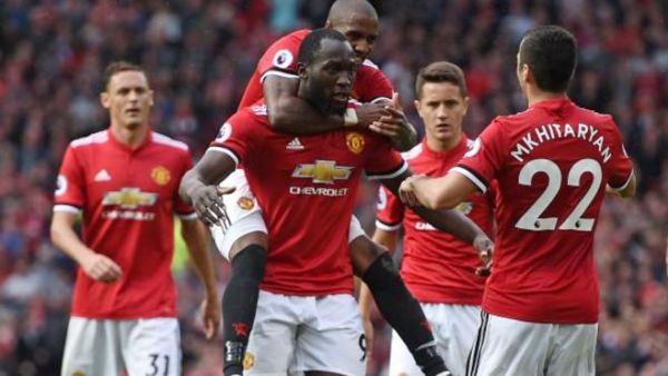 لوكاكو (وسط) يسجل في فريقه السابق