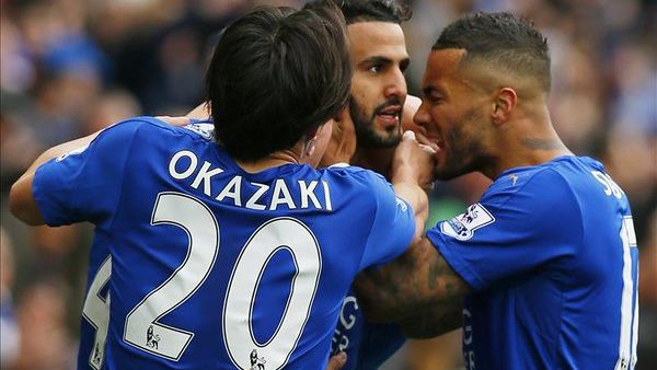 لاعبو ليستر يحتفلون بهدف محرز