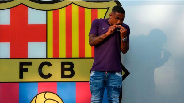 مالكوم يقبل قميص برشلونة