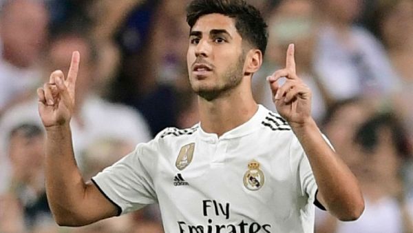 آسينيسو يحتفل بهدفه آسينيسو يحتفل بهدفه