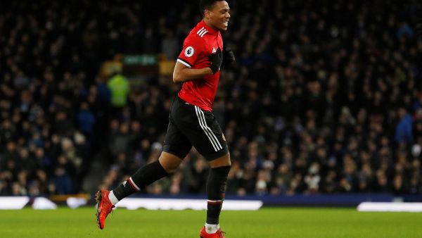 مارسيال يحتفل بهدفه