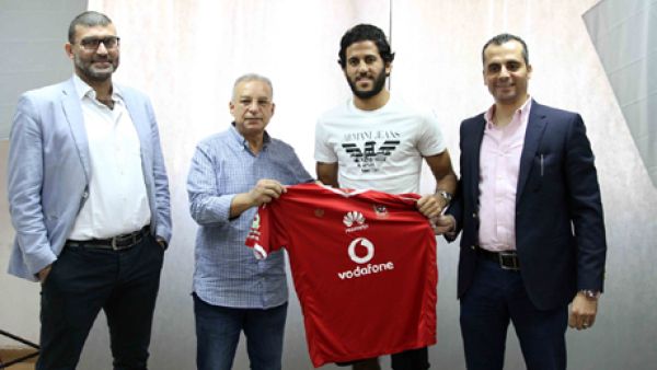 Marwan Mohsen joins Ahly on a five year contract (Photo: Ahly's official website)