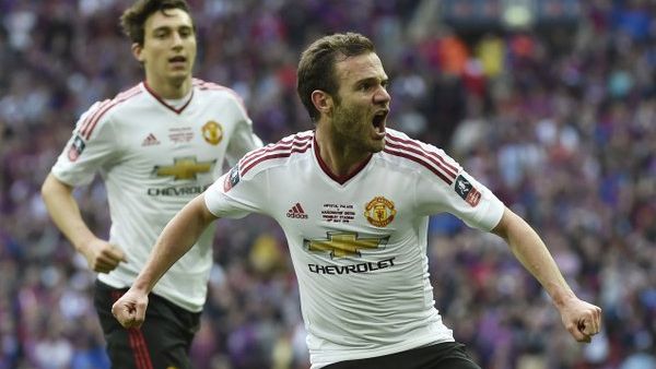 ماتا يحتفل بهدفه