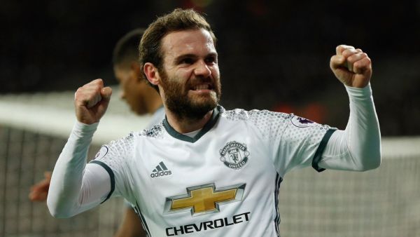 ماتا يحتفل بهدفه