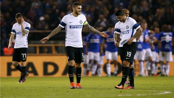 لاعبو إنتر بعد تلقي هدف كوالياريلا