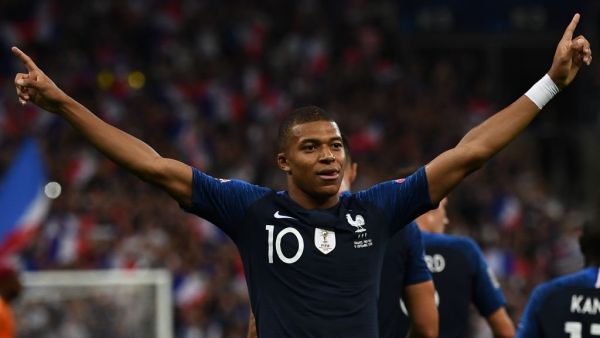 مبابي يقود أبطال العالم لفوز افتتاحي مهم