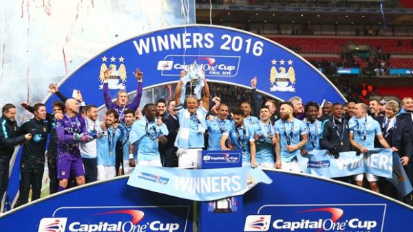 لاعبو مانشستر سيتي يحتفلون باللقب