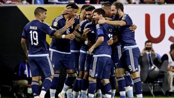 الأرجنتين تبلغ نهائي كوبا أميركا