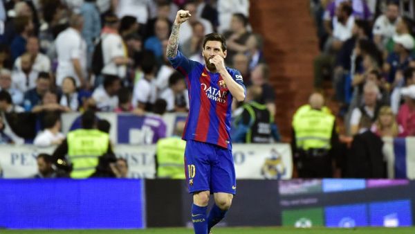 ميسي نجم المباراة دون منازع يحتفل بهدفه الأول