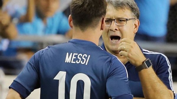 صورة أرشيفية لمارتينو وميسي