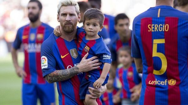 ميسي وابنه تياغو
