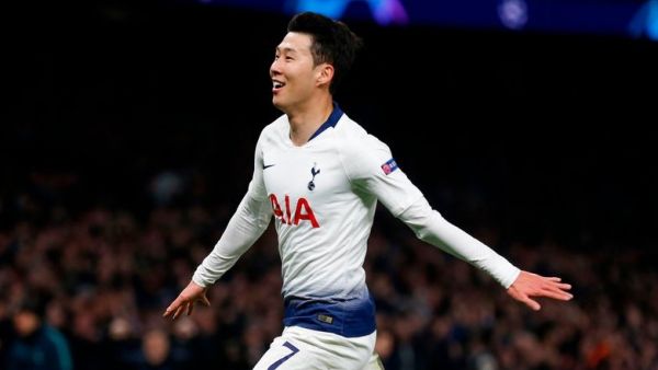 سون يحتفل بهدفه الحاسم