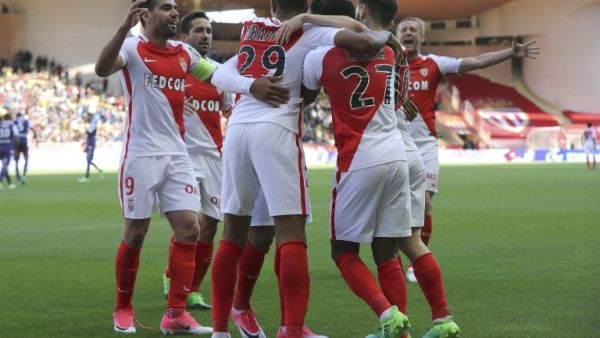 لاعبو موناكو يحتفلون بهدف ليمار