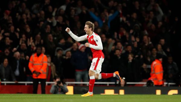 ناتشو مونريال يحتفل بالهدف الذي تسبب فيه