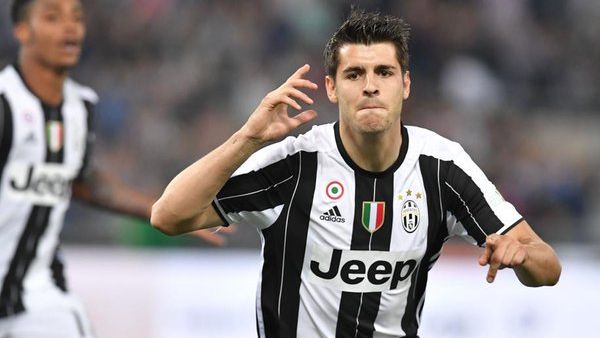 موراتا يحتفل بهدفه