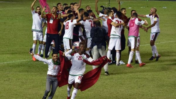 Morocco's players celebrate at the Felix Houphouet-Boigny stadium in Abidjan on November 11, 2017, after the FIFA World Cup 2018 Africa Group C qualifying football match between Ivory Coast and Morocco.
ISSOUF SANOGO / AFP