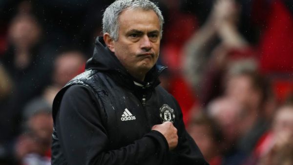 مورينيو مستمر مع يونايتد