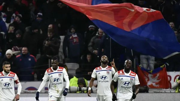 ليون يلحق بباريس سان جيرمان خسارته الأولى في الدوري الفرنسي هذا الموسم