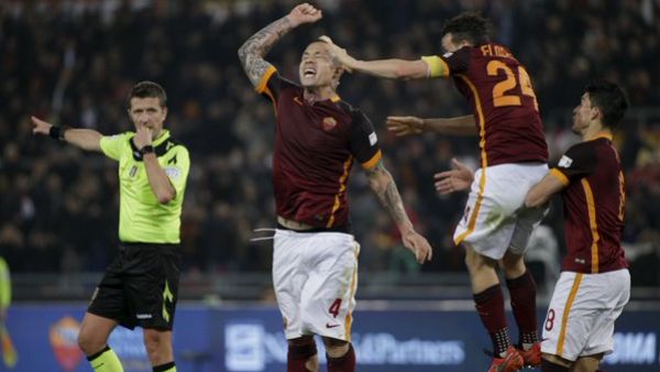 ناينغولان (وسط) ينقذ روما من الخسارة