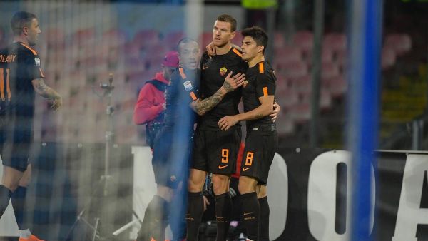 روما يصعق نابولي على أرضه