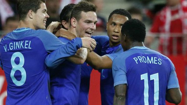 هولندا الغائبة عن اليورو تحقق فوزاً معنوياً على بولندا